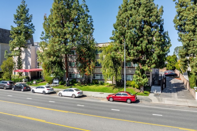 Photo - 5405 Lindley Avenue