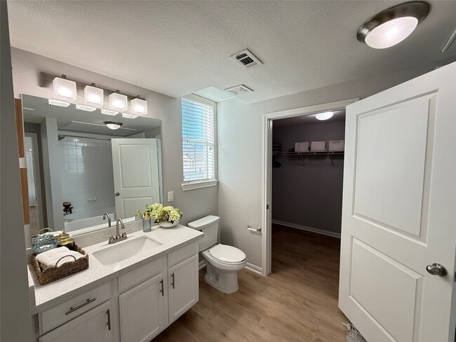 Photo - 14807 Woodland Hills Dr Unit B2F2208