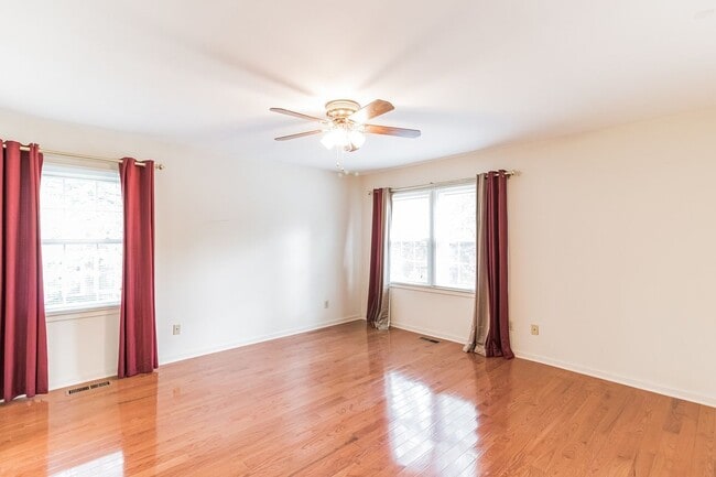 Photo - 48 Stonehurst Ct