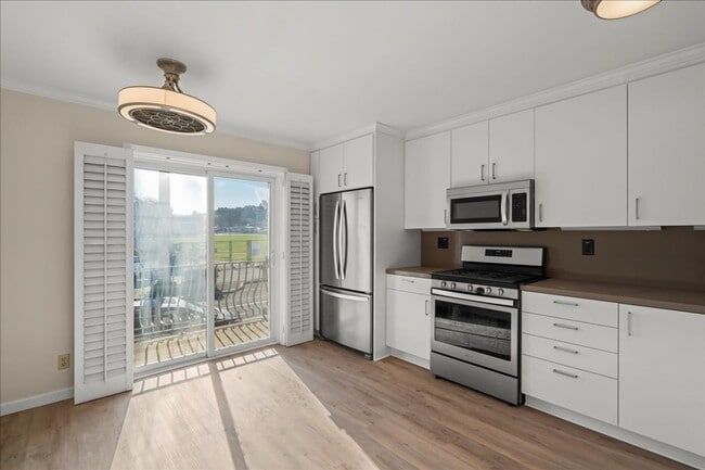 Photo - 444 Richmond Dr Unit 444 Richmond Dr.,   4