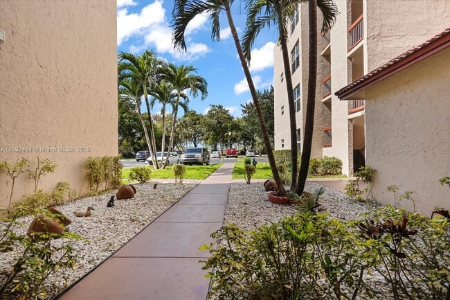 Photo - 9451 Evergreen Pl Unidad 303