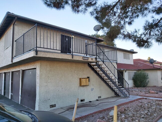 Building Photo - 5282 S Maryland Pkwy Unit D