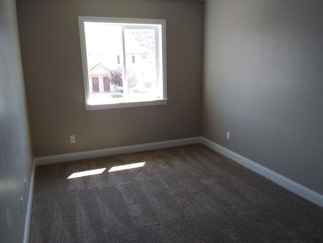 Building Photo - Newer town home living in the heart of Cedar City!