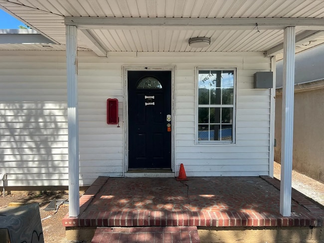 Building Photo - 702 Mitchell Dr