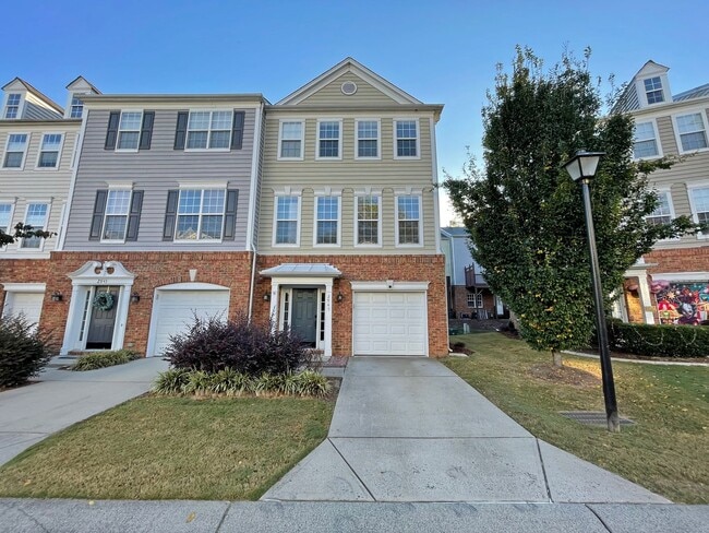 Building Photo - South Park Townhome for Immediate Move-in