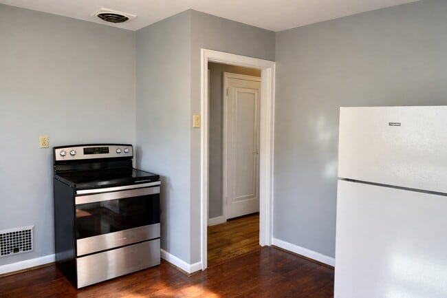 Photo - 5517 Surrey Ave