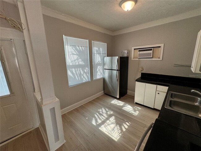 Photo - 7306 Earlwood Ave