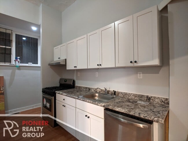 Building Photo - 3542 N Halsted St Unit 3 Rental