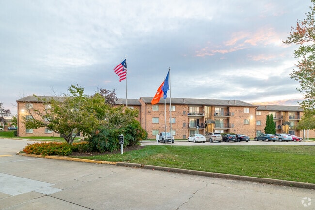 The Manor/The Manor East Apartments - The Manor/The Manor East Apartments