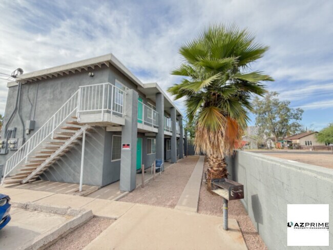 Building Photo - Cozy and Contemporary Phoenix Studio Featuring a Smart, Open Layout and Modern Upgrades Throughout.