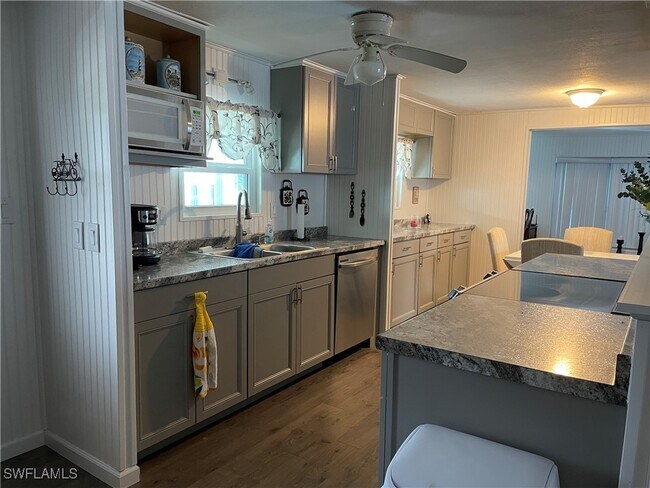 Photo - 14734 Constitution Way