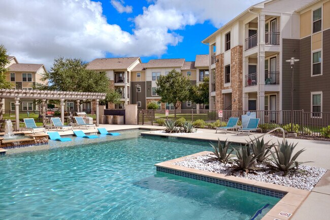 Piscina estilo resort - Encore Crossing