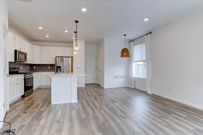 Photo - 1828 S Poplar Ct