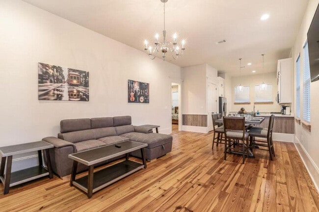 Building Photo - 1719 Terpsichore St Rental
