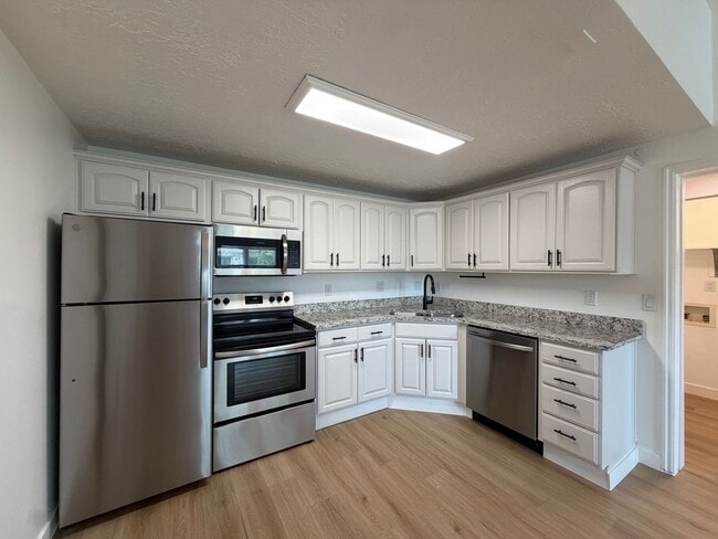 Building Photo - 600 N 2450 E Unit 1903