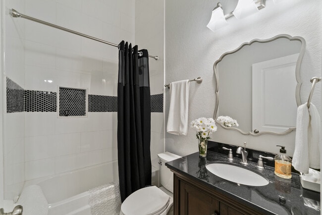 Photo - 510 E Mistletoe Ave