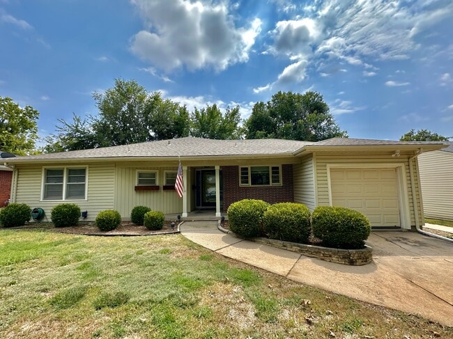 Street view of home - 5819 Blueridge St House