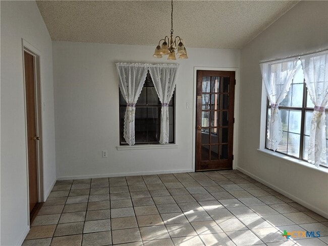 Building Photo - 248 Hilltop Dr