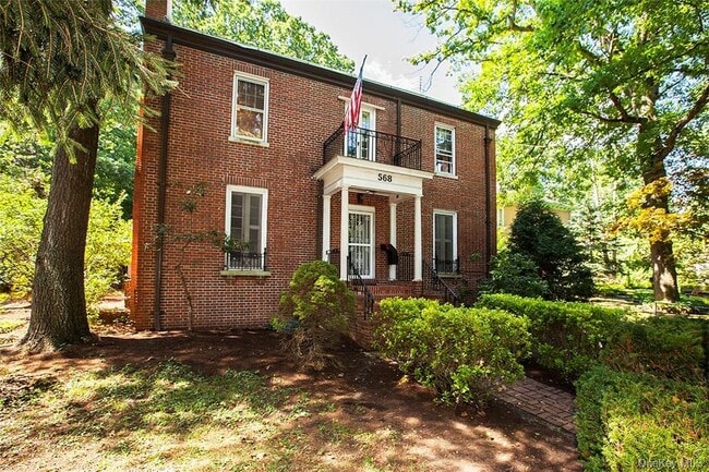 Building Photo - 568 W 261st St Unit 2