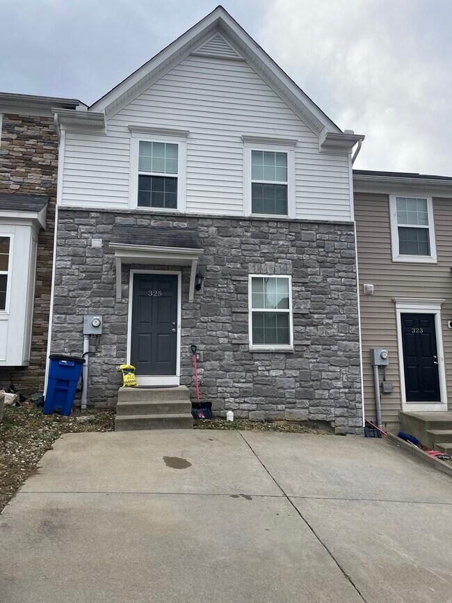 Photo - 325 Falcon Run