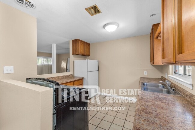 Photo - 4053 Cornelia Way