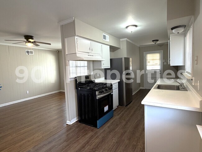 Photo - 1831 Myrna Ln