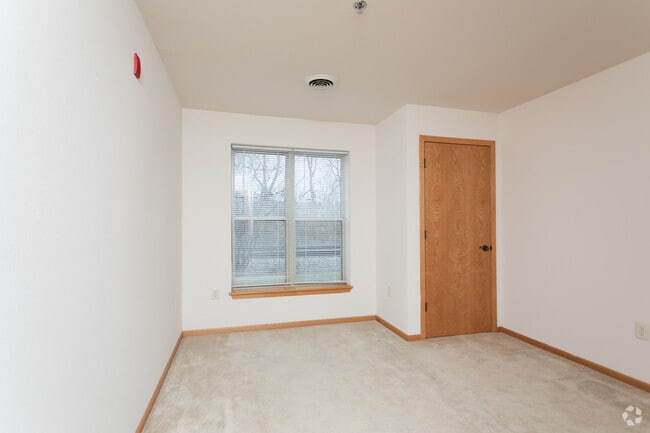 2BR, 2BA - E - Underwood Station