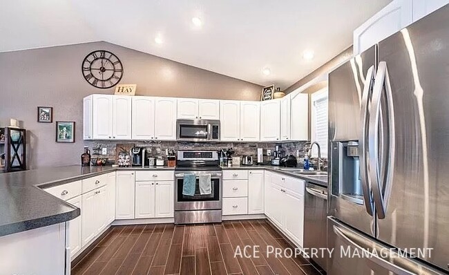 Building Photo - 112 Viking Dr Rental