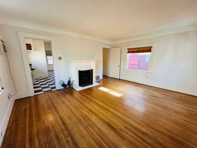 Photo - 2323-2337 SE Hawthorne Blvd Unit 2327 SE Hawthorne Blvd
