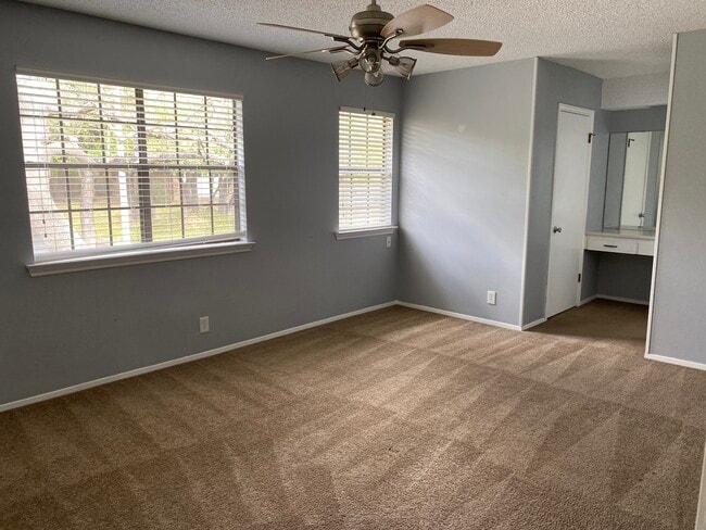 Photo - 301 Starbright Dr