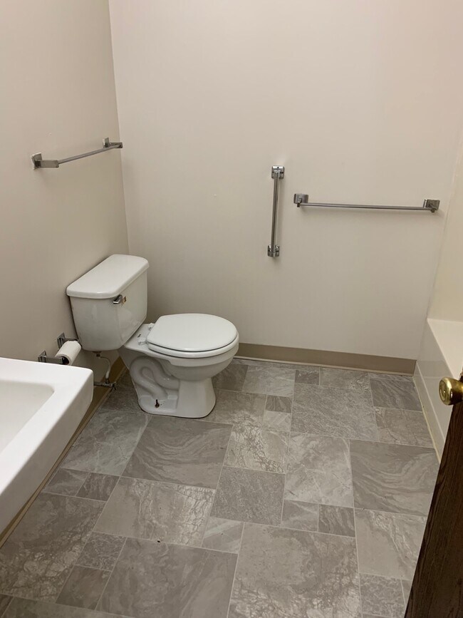 Photo - 930 W Main St Unit 1