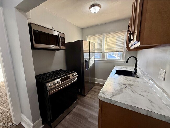 Photo - 810 Thayer St Unit 2