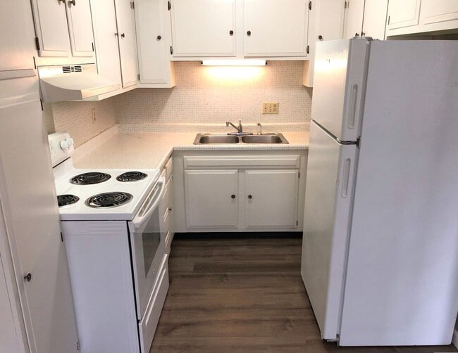 Photo - 672-674 Sheridan St