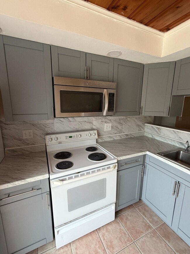 Photo - 5601 Pierce St