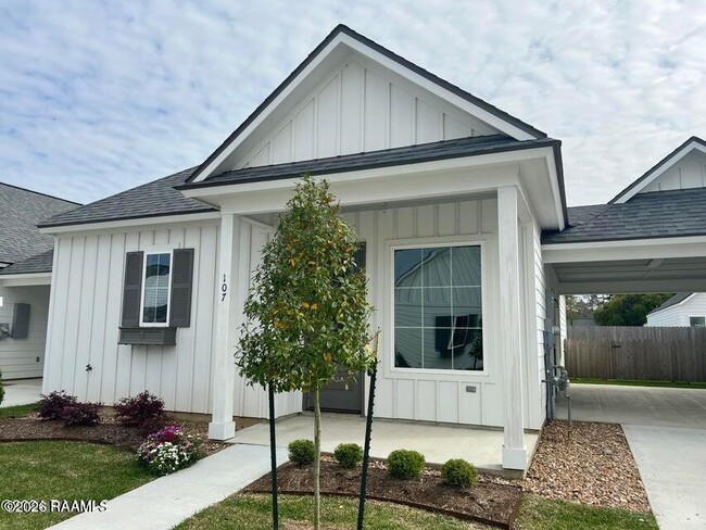 Building Photo - 107 Satsuma Dr