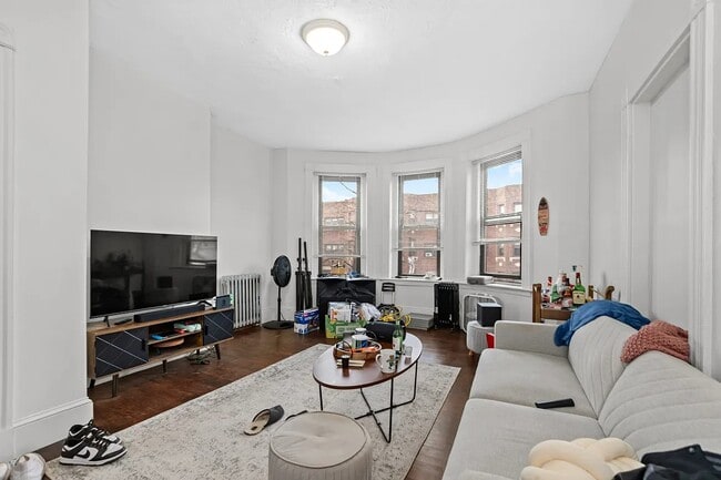 Building Photo - 868 Huntington Ave Unit 3
