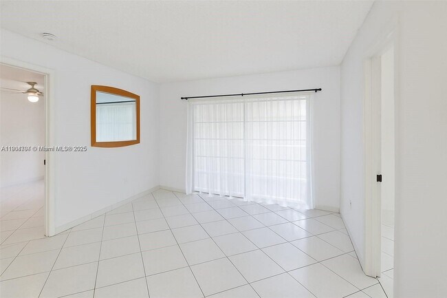 Photo - 2600 Collins Ave Unit 405