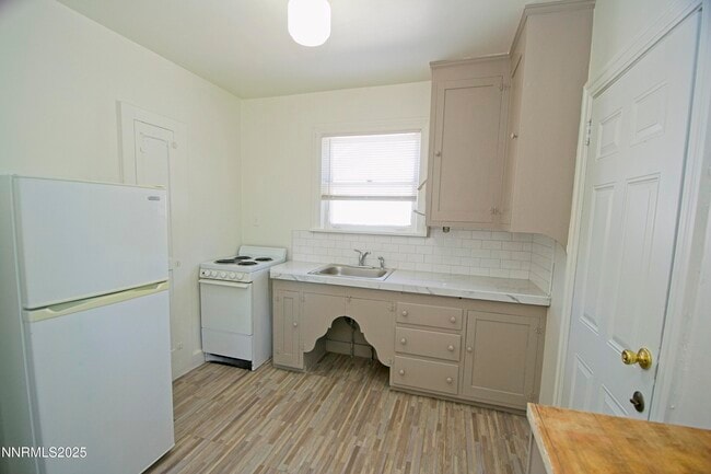 60 Boyd Pl