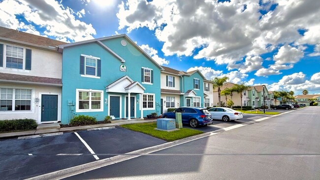 Building Photo - 3620 Pine Oak Cir Unit 105