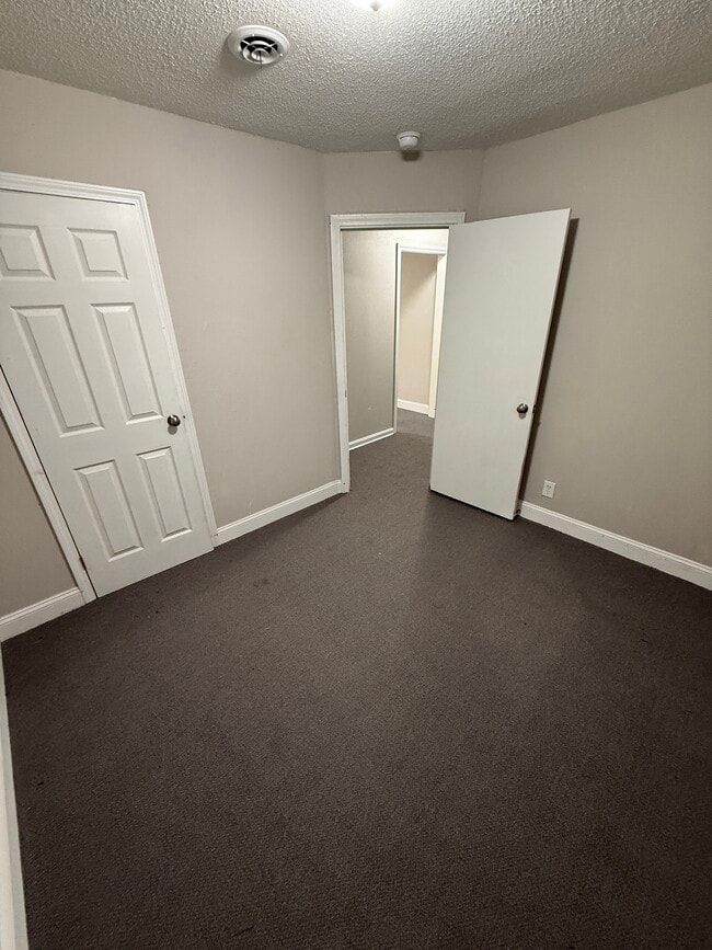 Photo - 411 Courson St