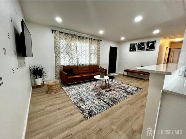 Photo - 85 Woodrow Ave