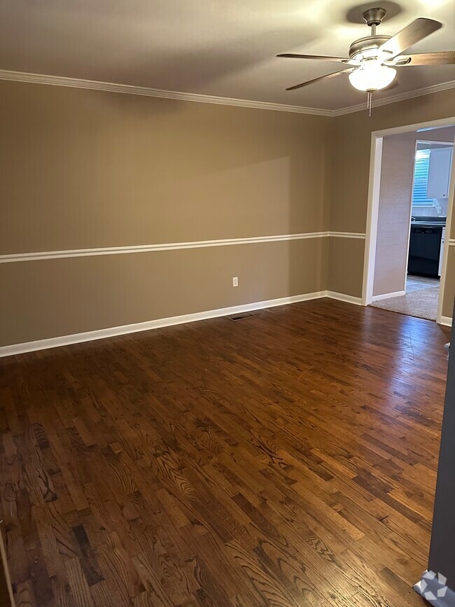 Building Photo - 1301 Linden Ave Rental
