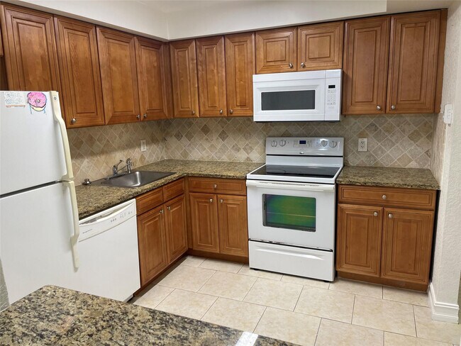 Photo - 770 SE 2nd Ave Unit E106