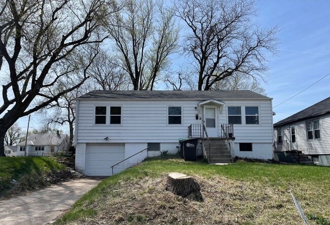 3 Bedroom House Available Now!! - 3 Bedroom House Available Now!!