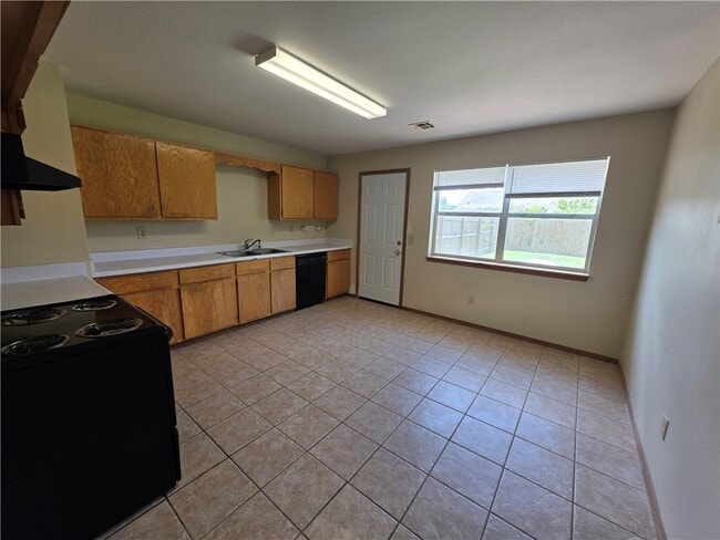 Photo - 2430 W Gum St