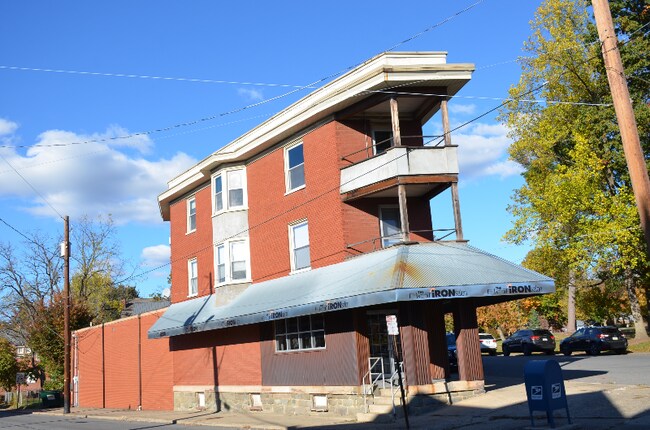 901 Hepburn St