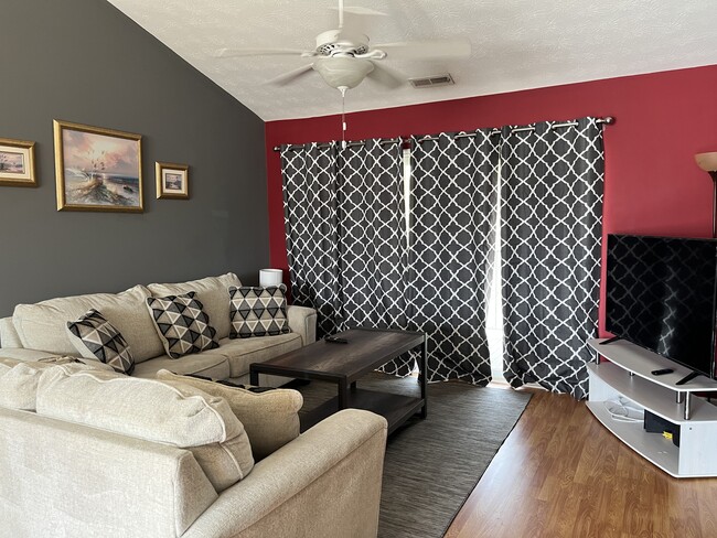 Photo - 4611 Court Yard Dr Unit 4611