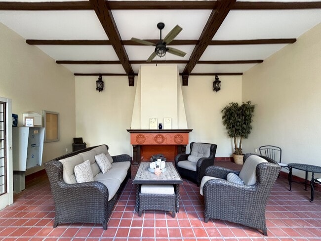 Área común al aire libre - 2117 W Dekle Ave Unidad C-1