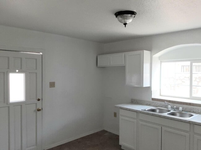 Photo - 3816 E San Antonio Ave