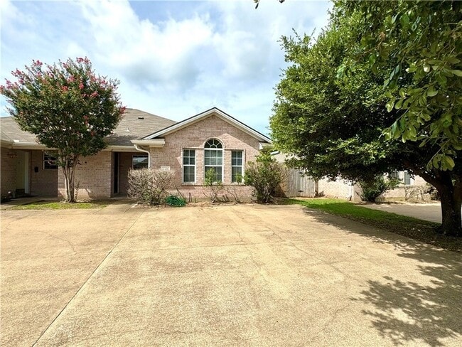 Building Photo - 2330 Trace Meadows